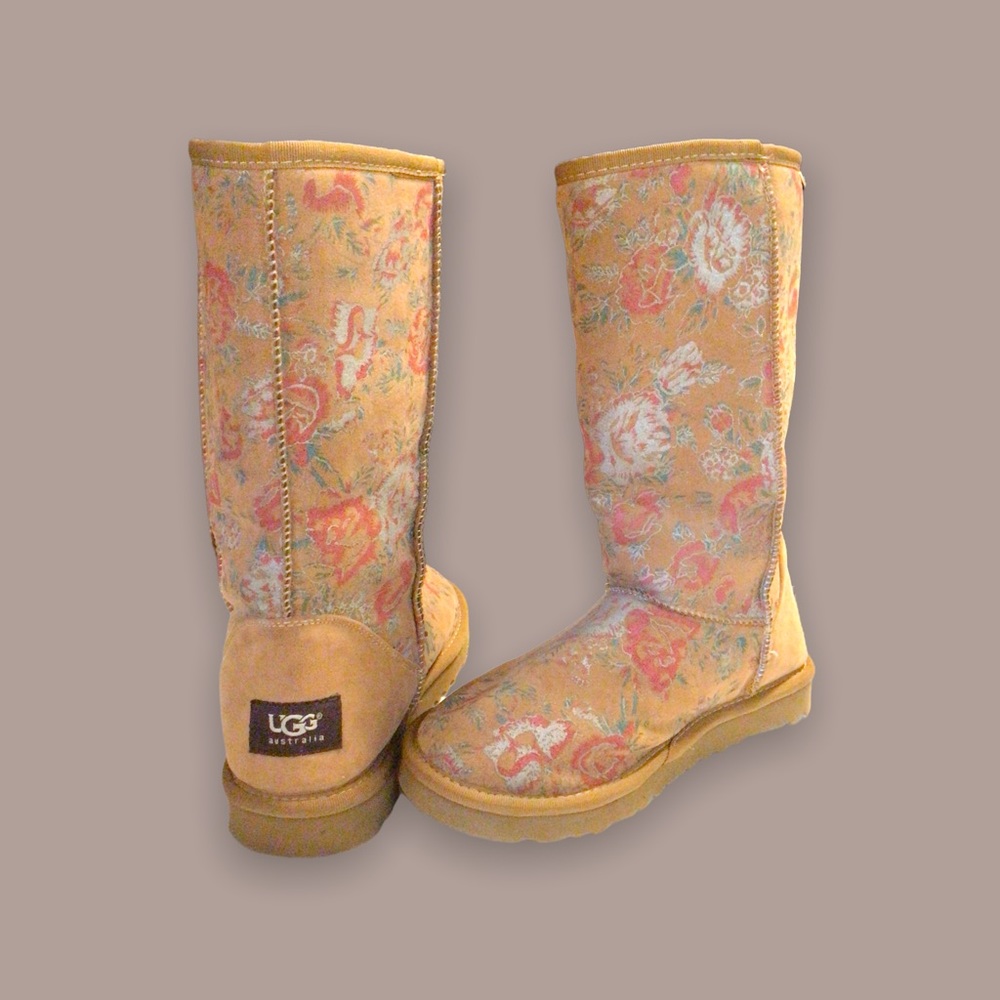 UGG SNOW BOOTS FLORAL SZ W7 classic tall sheepskin and wool